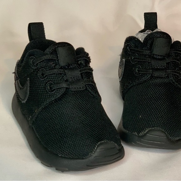 3 for $30 Nike size 3c Kids Black Sneakers - Picture 3 of 4